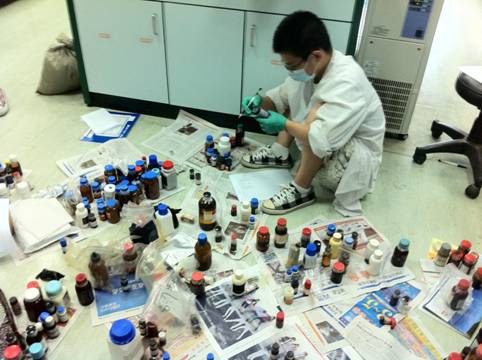 胡立宏组开展实验室试剂整理工作----上海药物研究所党建与创新文化
